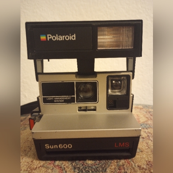 Vintage Polaroid Sun 690 LMS Instant Camera - Picture 1 of 3